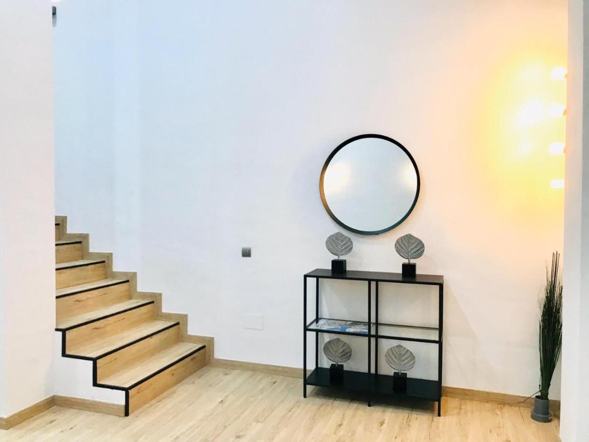 Modern & Spacious In Plaza De La Merced Appartamento